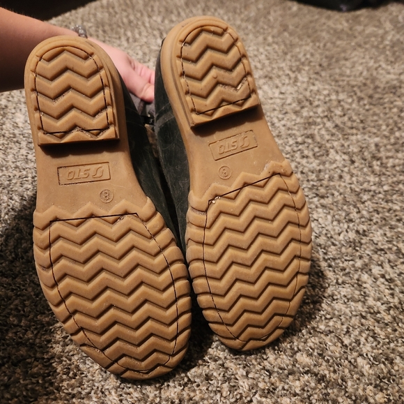 Gray and Black Duck Boots - Picture 6 of 6